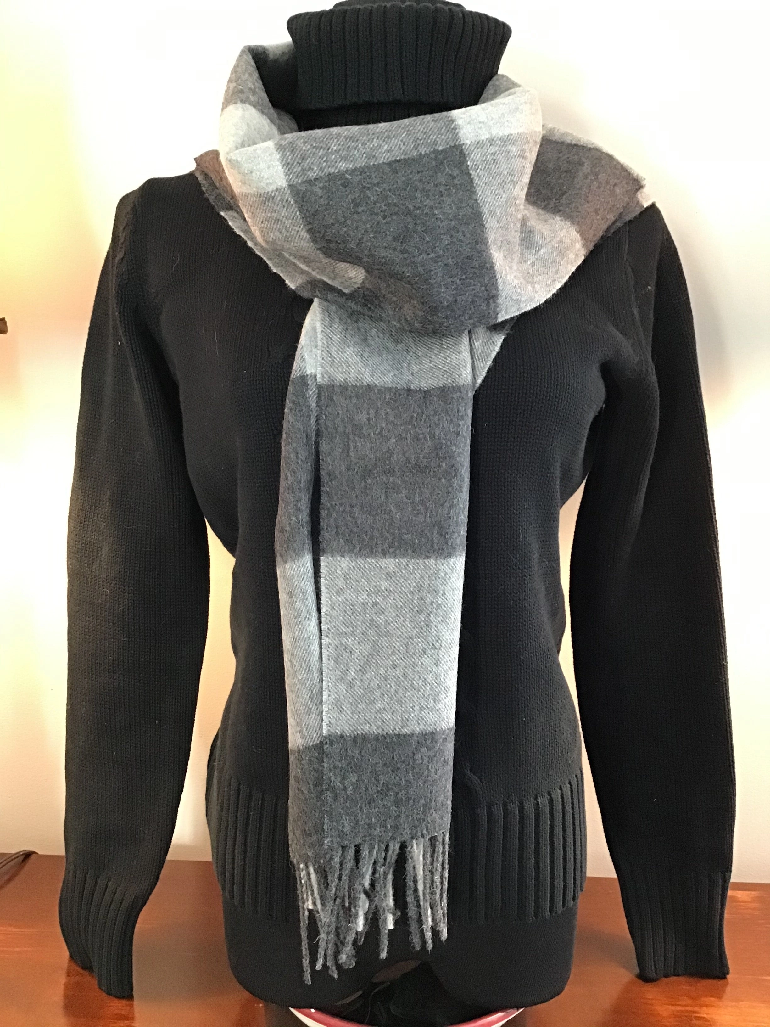 Cozy Cloud: Pure Alpaca Scarf. Indulge in Unrivaled Softness and Warmth. Luxury Reimagined.