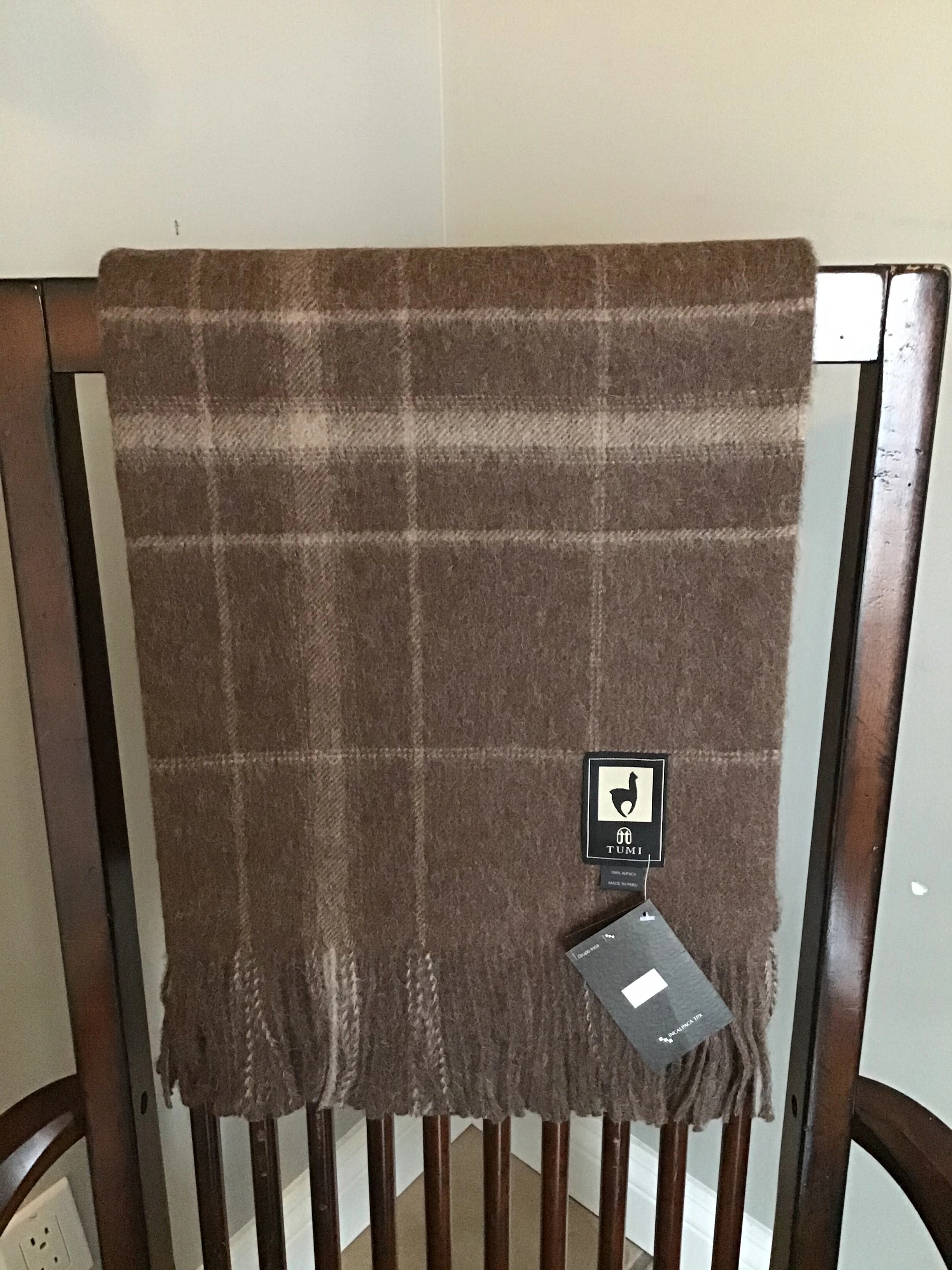 Cozy 100% Alpaca Throw: Wrap Yourself in Luxurious Warmth & Softness!